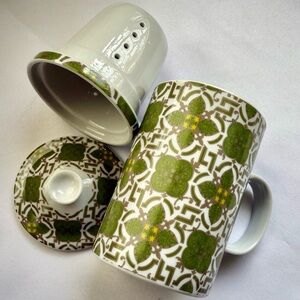World Market ceramic mug infuser life set green Celtic leaf pattern